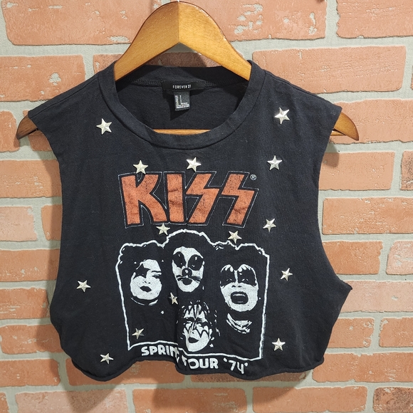 Forever 21 kiss shirt small.                   Bin 30 - Picture 2 of 10
